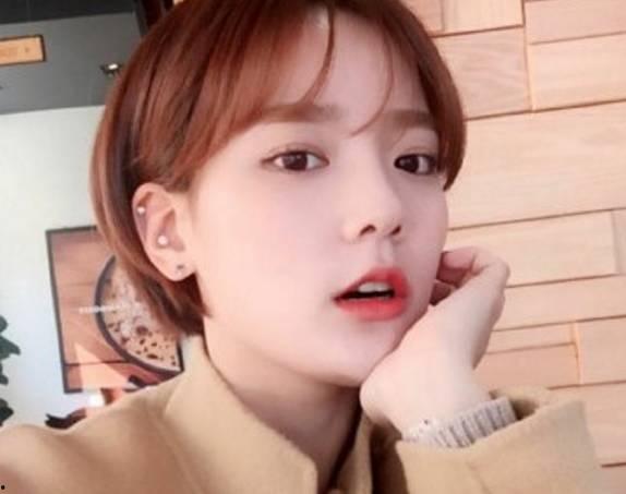 吃瓜短发少女视频,揭秘娱乐圈幕后故事