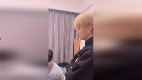 吃瓜抠鼻子怎么办视频,视频教你优雅应对尴尬瞬间