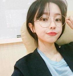吃瓜女博主带眼镜视频,吃瓜女博主带你领略时尚眼镜魅力