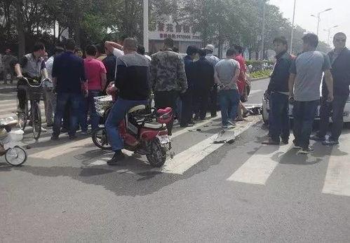 司机吃瓜撞车事件视频真实,一场意外引发的警示